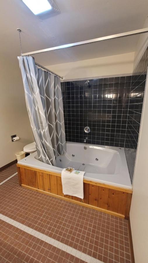 Lumberjack Inn Hayward Ngoại thất bức ảnh